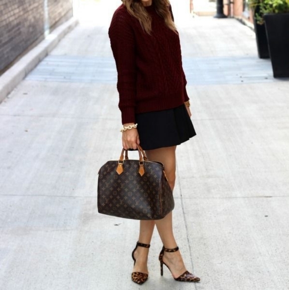 Louis Vuitton Handbags - Authentic Louis Vuitton Monogram LV Speedy 30 in Excellent Condition